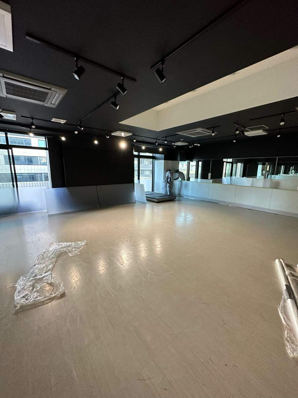 東京都渋谷区のダンススタジオにて、床改修工事を行いました。（エアロビクスフロア）【秀和建工】