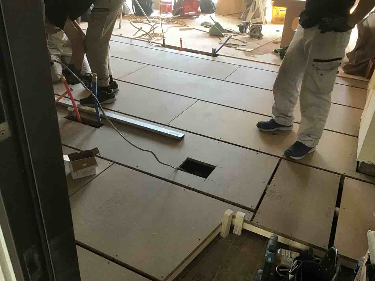 東京都目黒区のマンションにて、１day置床工事を行いました。（フリーフロアCP）【秀和建工】