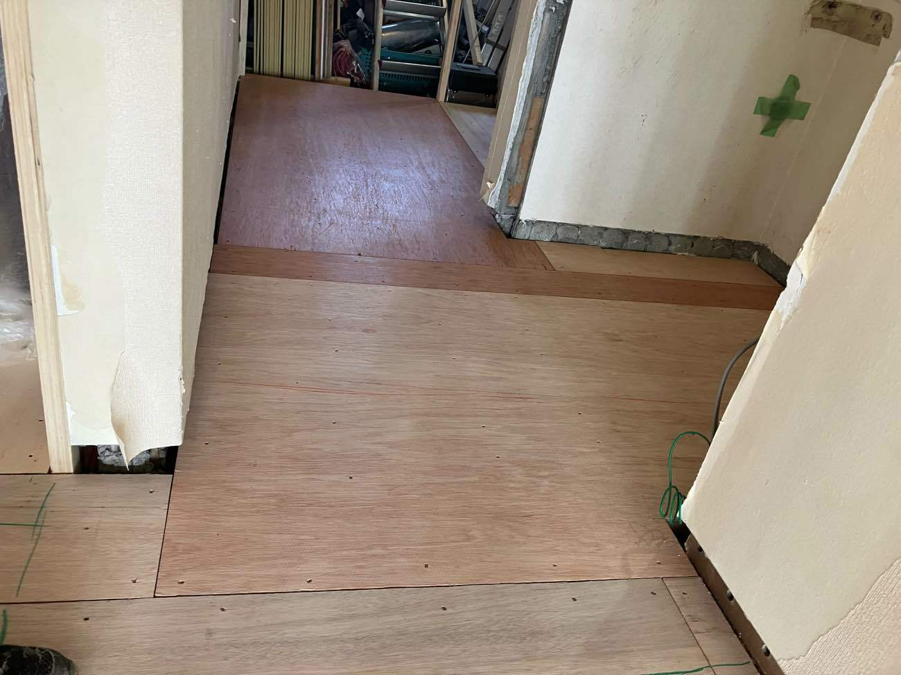 東京都杉並区のマンションにて、置床工事を行いました。（乾式二重床）【秀和建工】