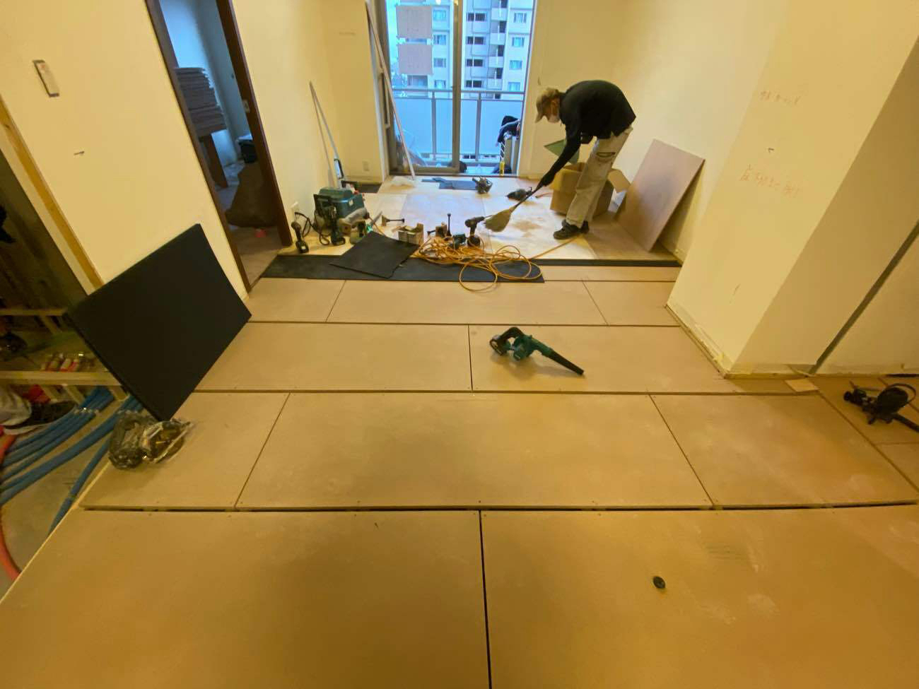 東京都世田谷区のマンションにて、置床工事を行いました。（フリーフロアCP）【秀和建工】
