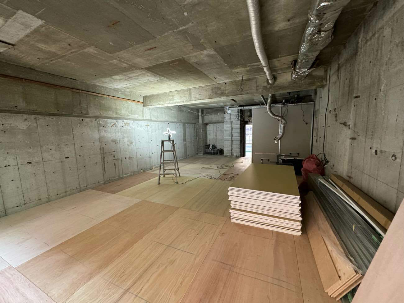 東京都江東区のマンションにて、改修工事に伴う置床工事を行いました。（乾式二重床）【秀和建工】