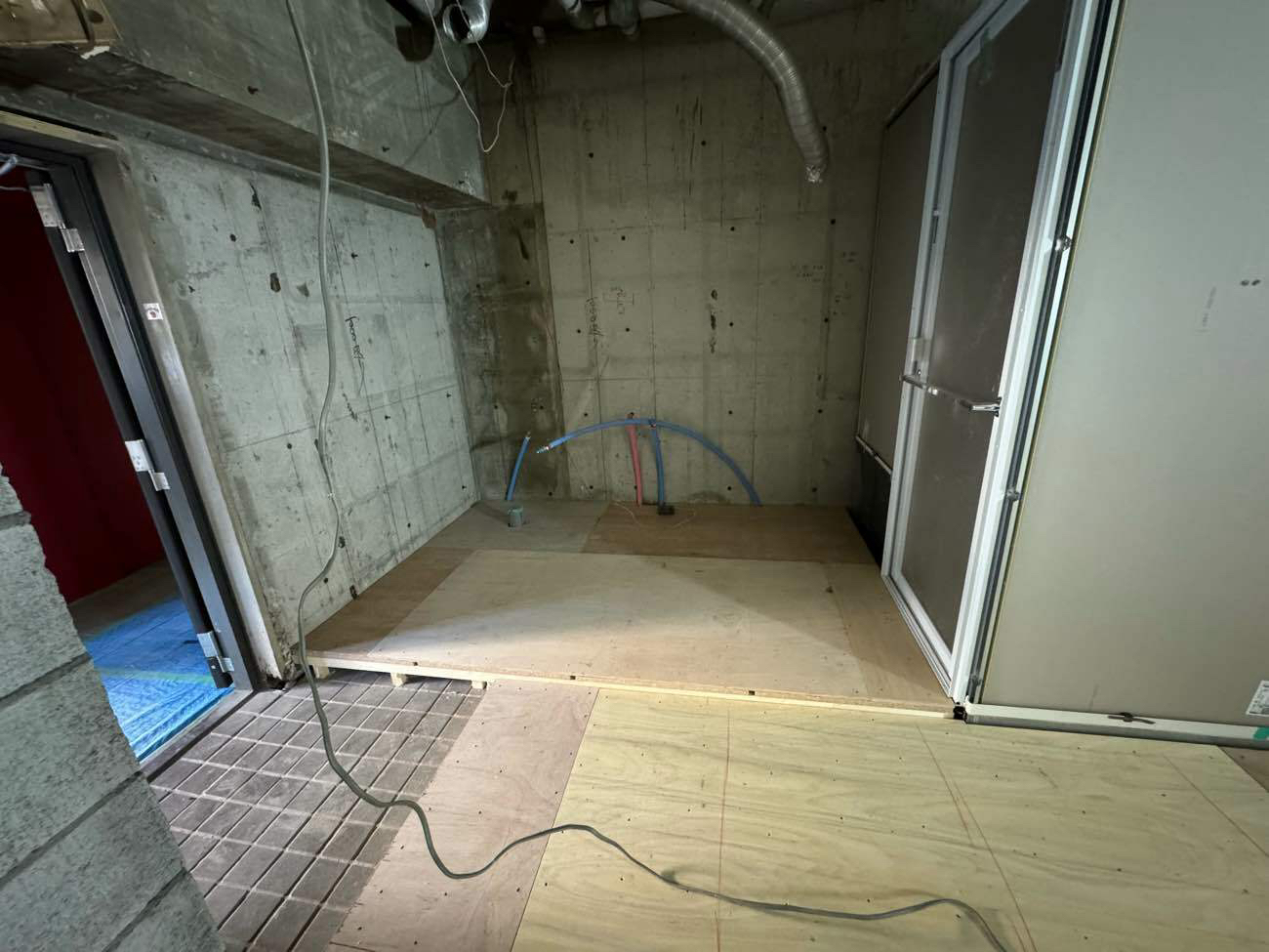 東京都江東区のマンションにて、改修工事に伴う置床工事を行いました。（乾式二重床）【秀和建工】