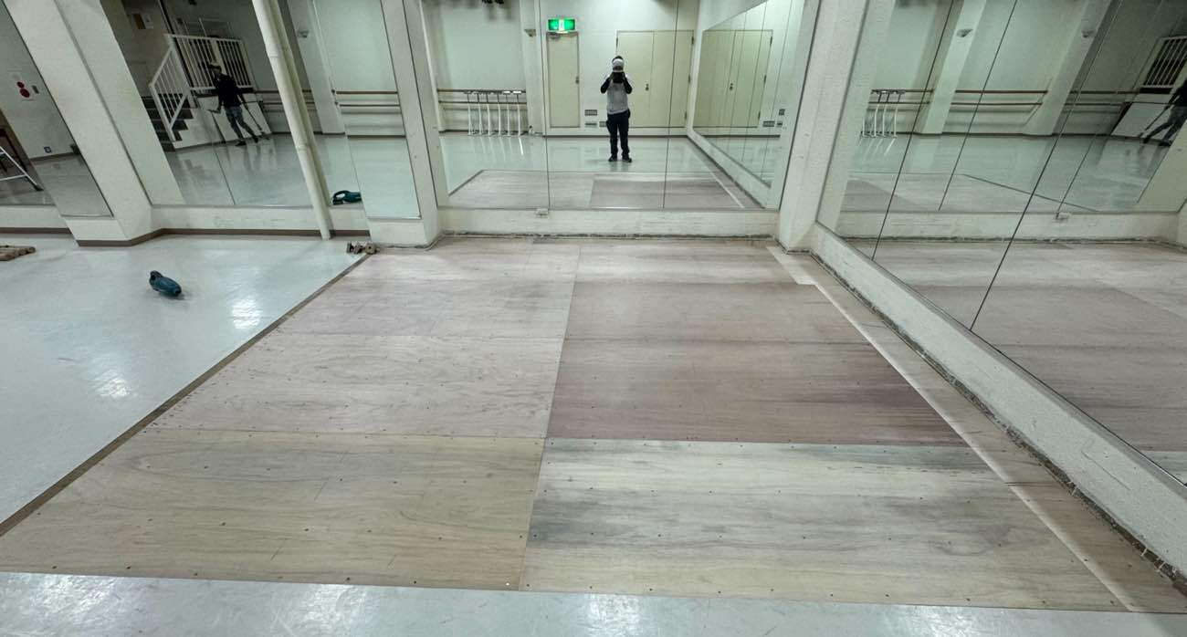 東京都新宿区のスタジオ店舗にて、置床工事を行いました。（乾式二重床）【秀和建工】
