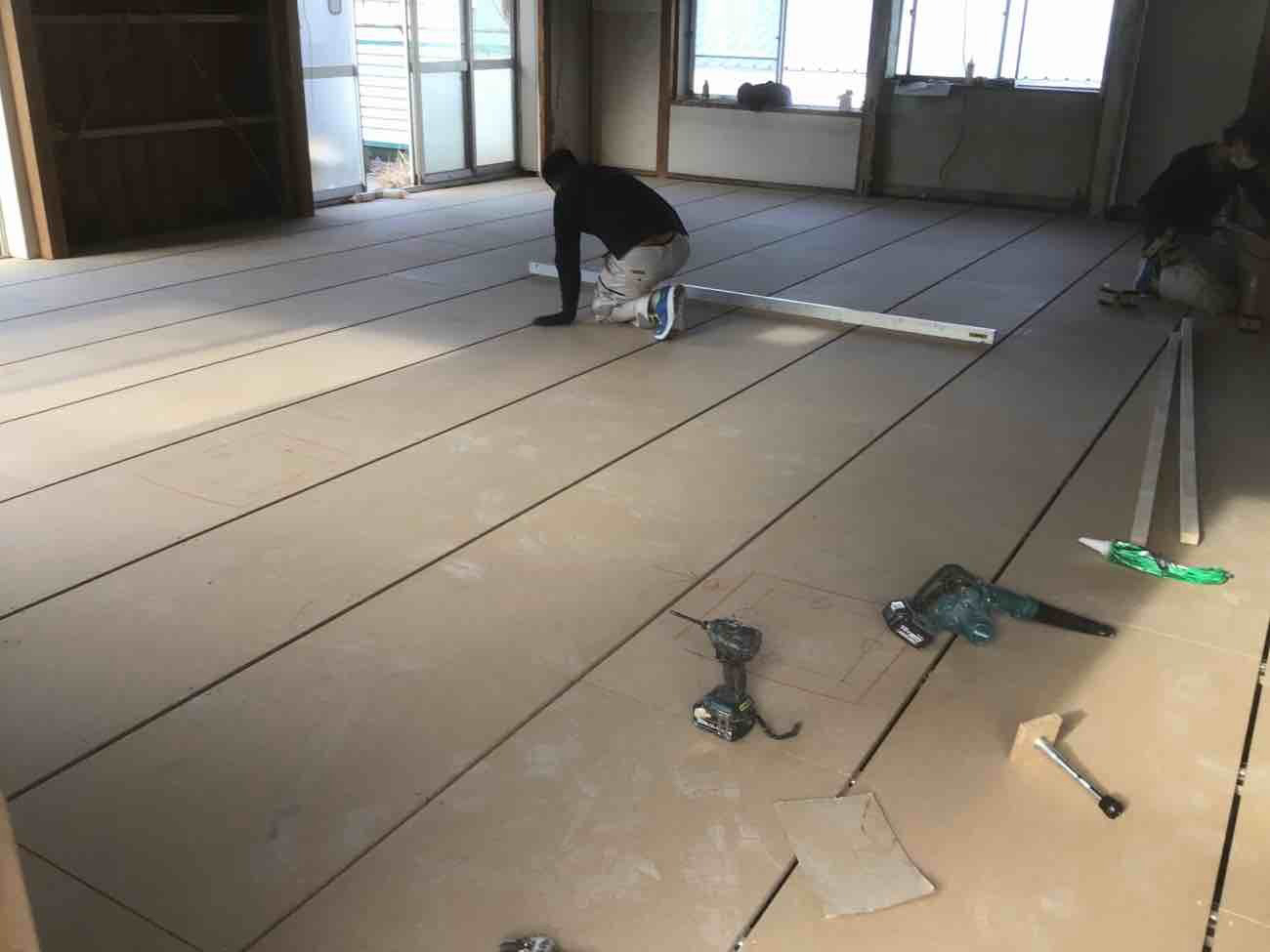 埼玉県戸田市の店舗にて、置床工事を行いました。（乾式二重床）【秀和建工】