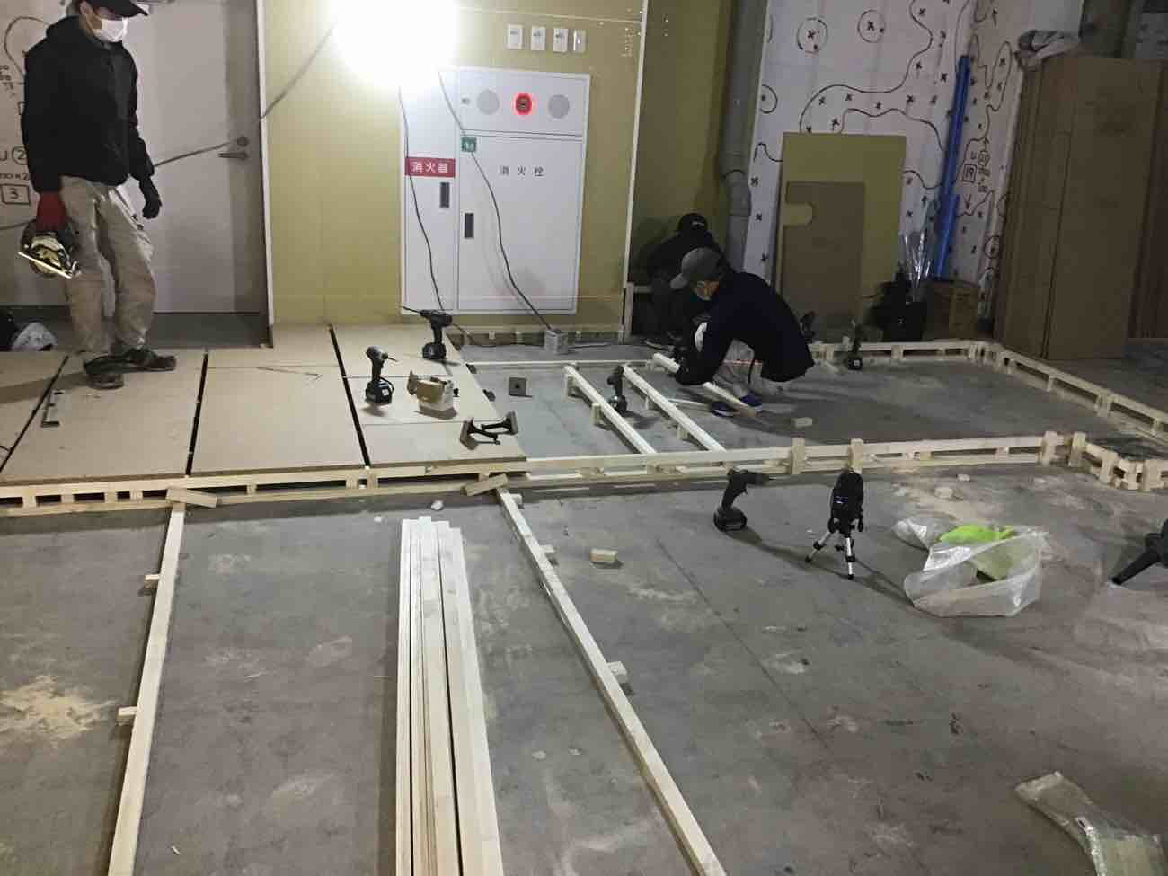 東京都文京区のシミュレーションゴルフ場店舗にて、ハイブリット置床工事を行いました。（乾式二重床）【秀和建工】