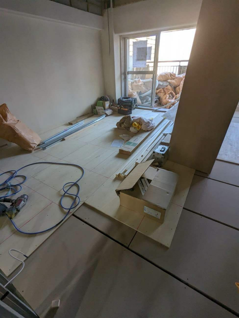 千葉県浦安市のマンションにて、１day置床工事を行いました。（乾式二重床）【秀和建工】
