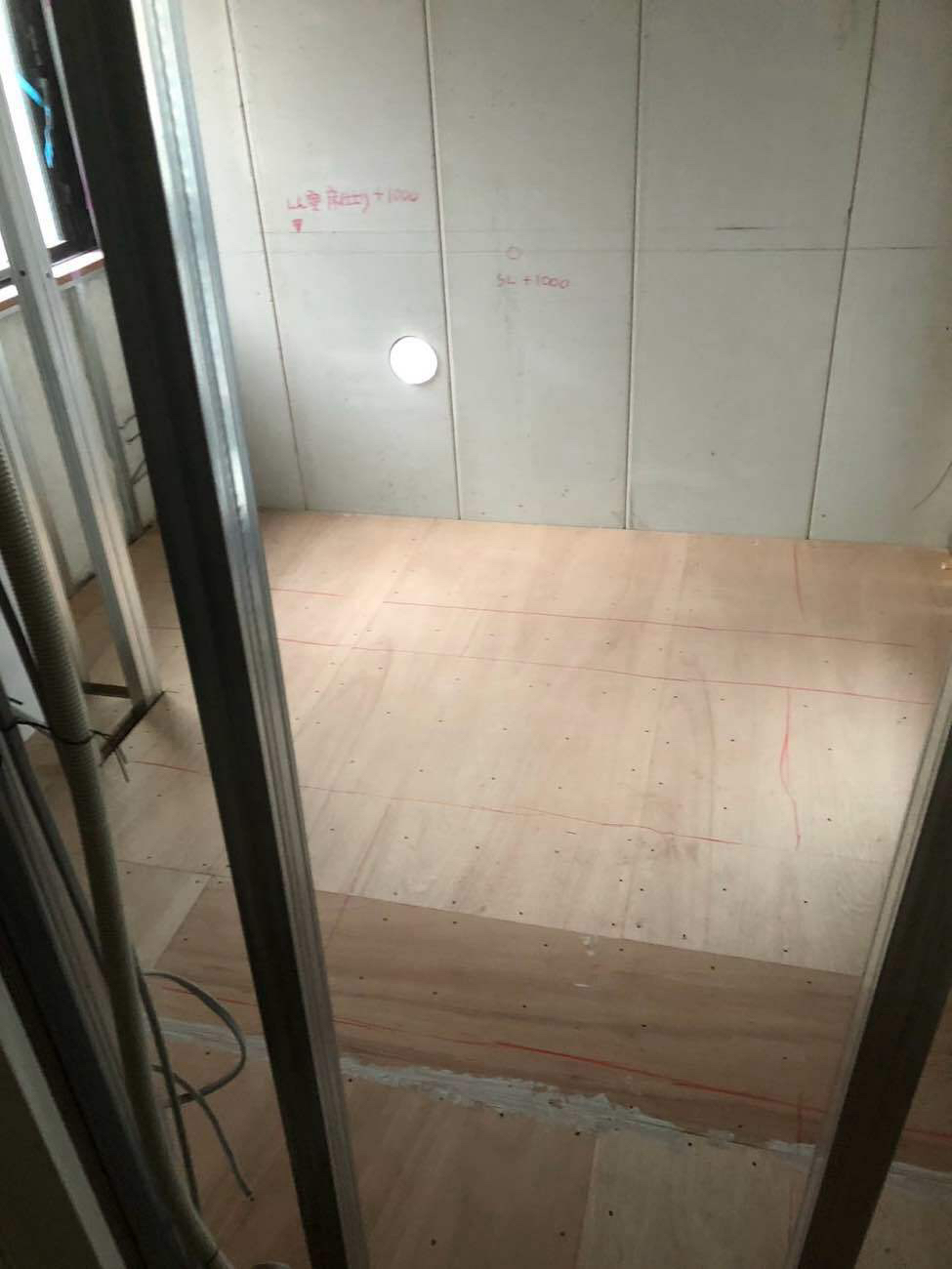 東京都葛飾区のマンションにて、置床工事を行いました。（乾式二重床）【秀和建工】