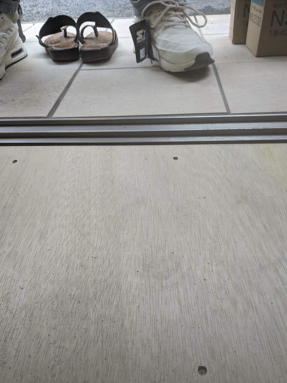 東京都世田谷区の店舗にて、置床工事を行いました。（乾式二重床）【秀和建工】
