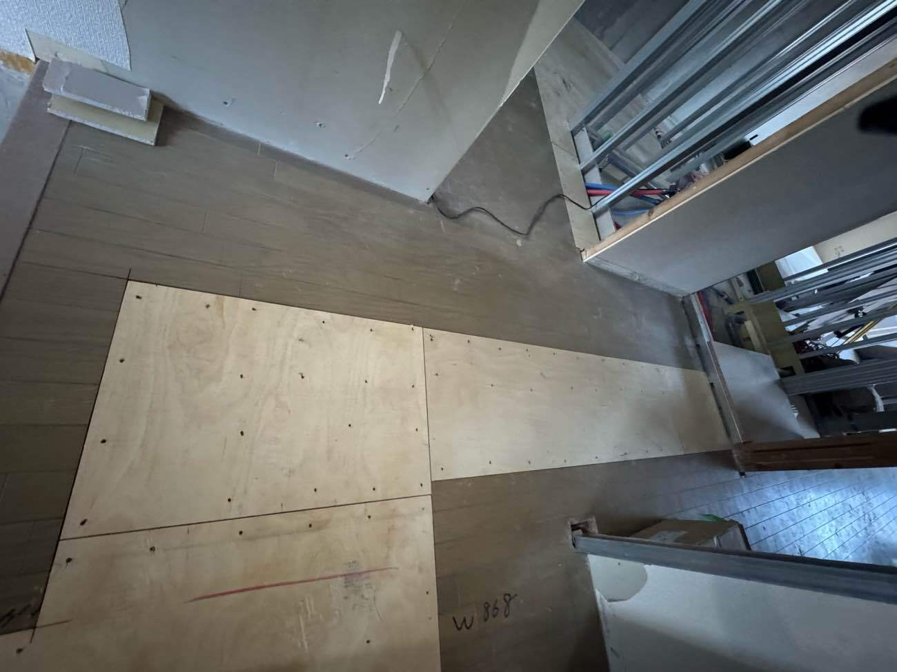 東京都北区のマンションにて、置床工事を行いました。（パーチクルボード）【秀和建工】