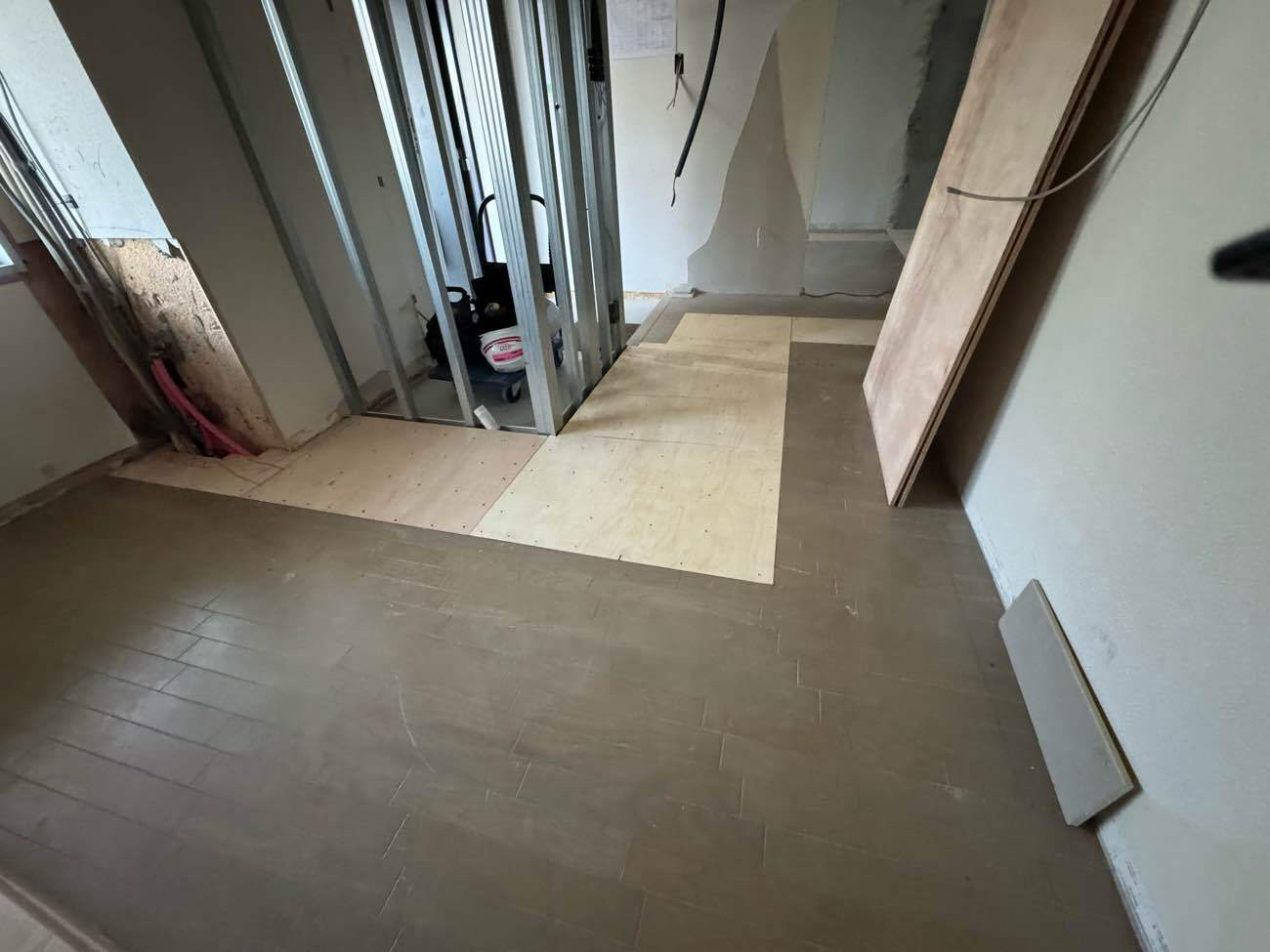 東京都北区のマンションにて、置床工事を行いました。（パーチクルボード）【秀和建工】