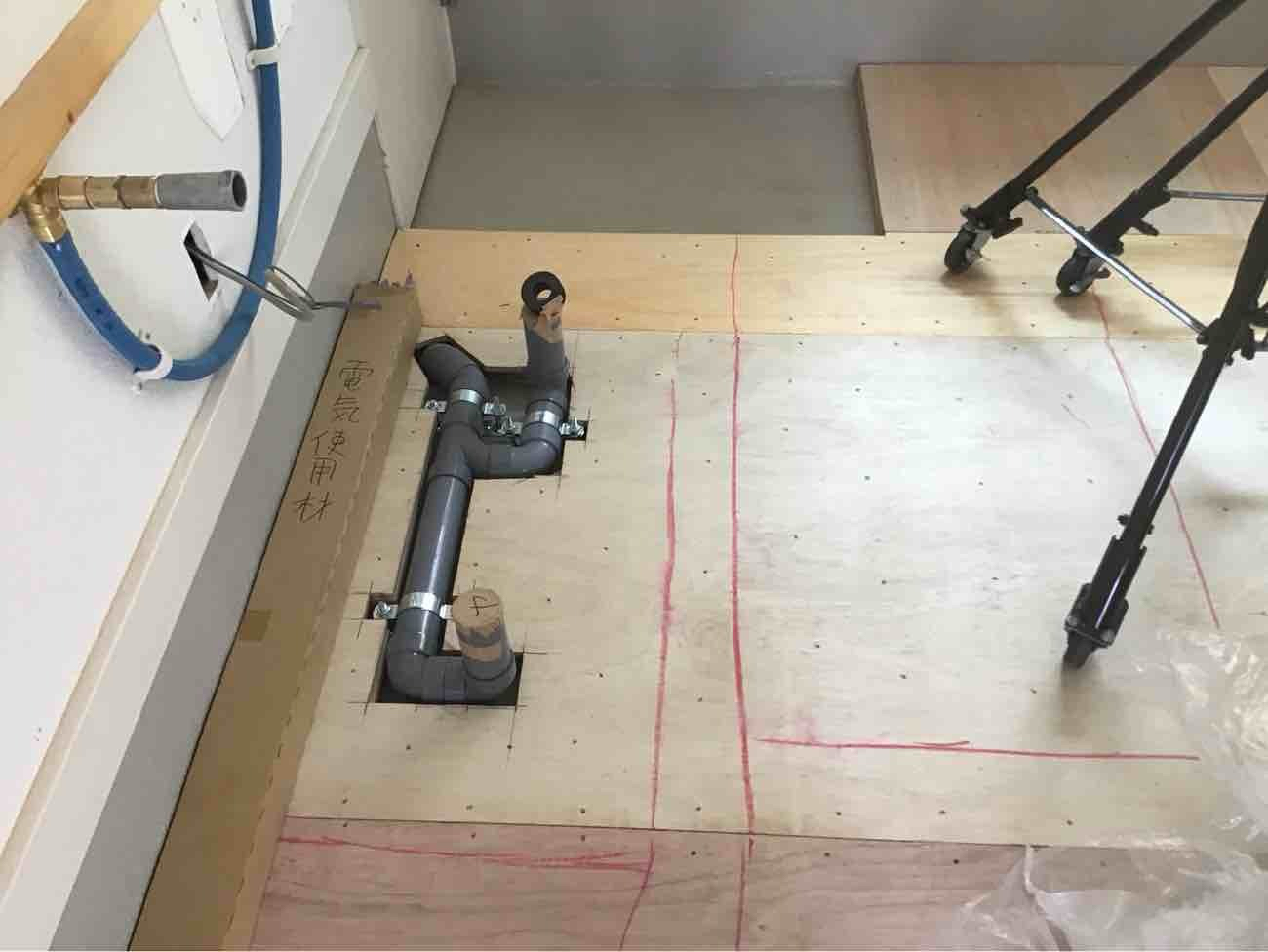 神奈川県藤沢市のオフィスにて、1day置床工事を行いました。(乾式二重床)【秀和建工】