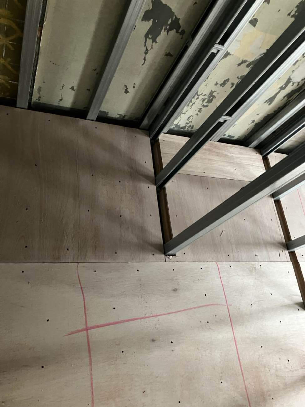 東京都杉並区のマンションにて、置床工事を行いました。（乾式二重床）【秀和建工】