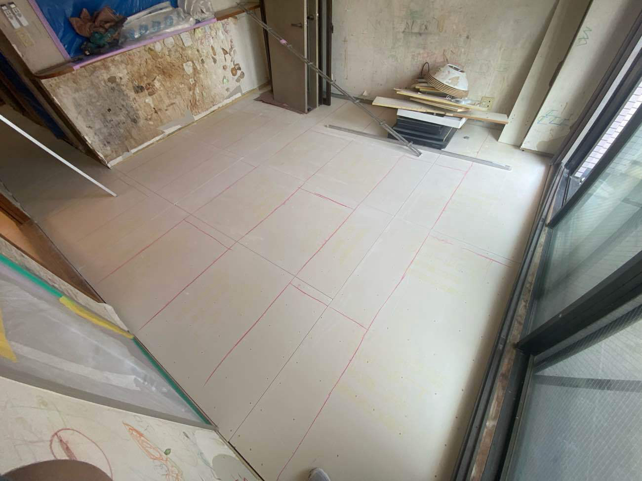 神奈川県平塚市のマンションにて、置床工事を行いました。（乾式二重床）【秀和建工】