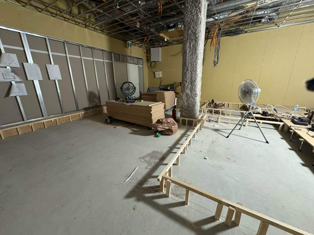 東京都西東京市の店舗にて、置床工事を行いました。（乾式二重床）【秀和建工】