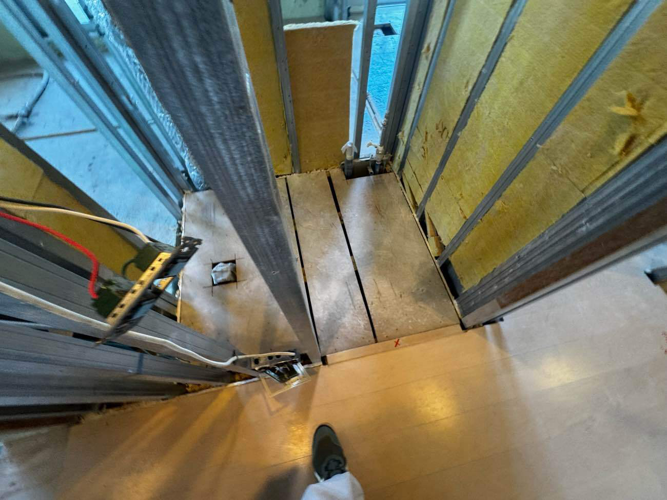 東京都中央区のマンションにて、置床工事を行いました。（乾式二重床）【秀和建工】