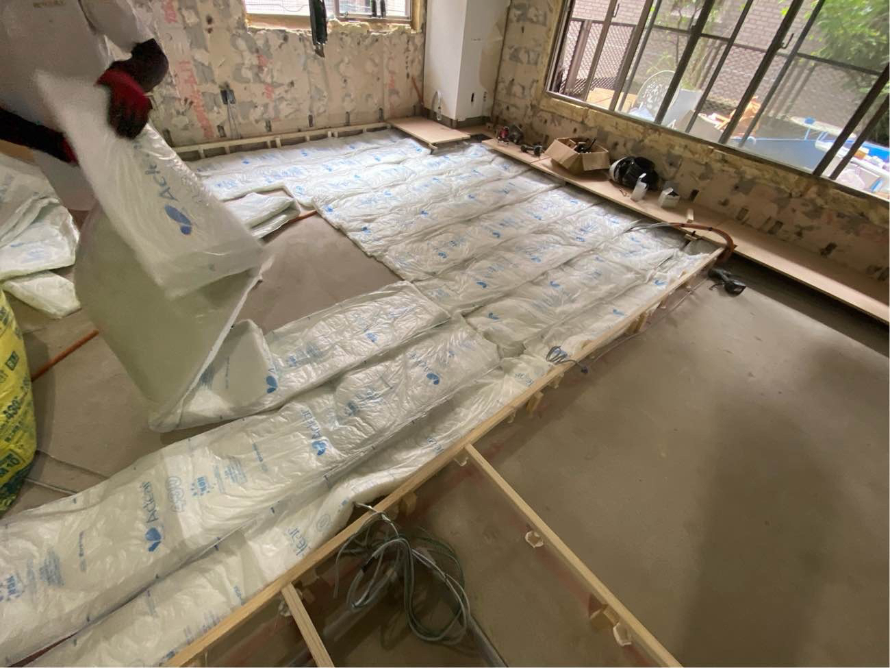 東京都千代田区にて、マンションの置床工事を行いました。（乾式二重床）【秀和建工】