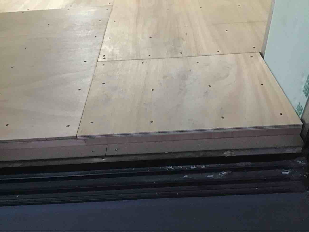 東京都品川区のマンションにて、1day置床工事を行いました。（万協YPE支持脚）【秀和建工】