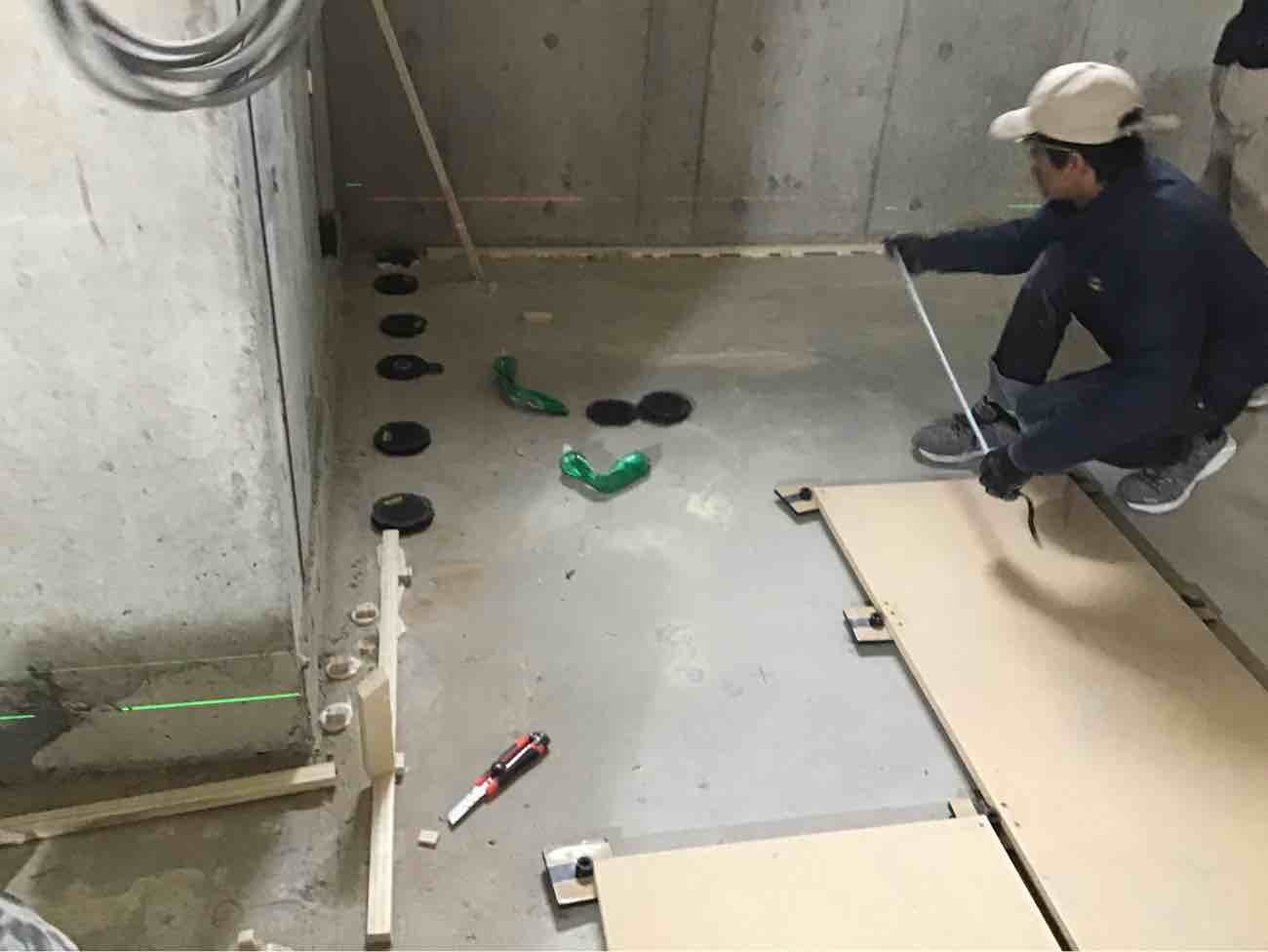 相模原市南区の店舗にて、置床工事を行いました。（乾式二重床）【秀和建工】