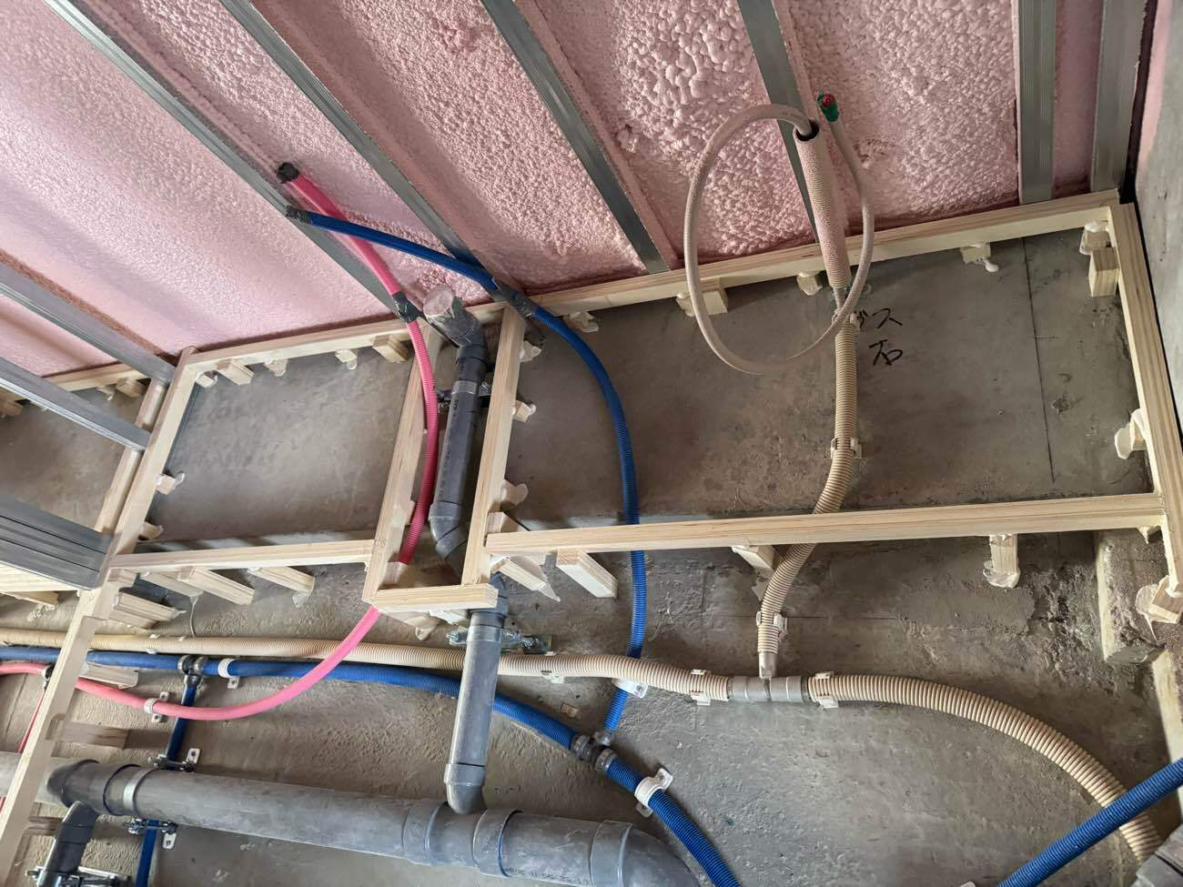 神奈川県平塚市にて、新築マンションの置床工事を行いました。（乾式二重床）【秀和建工】