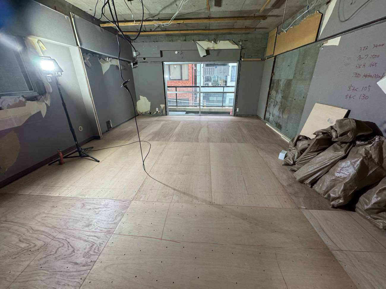 東京都中央区のマンションにて、置床工事を行いました。（乾式二重床）【秀和建工】