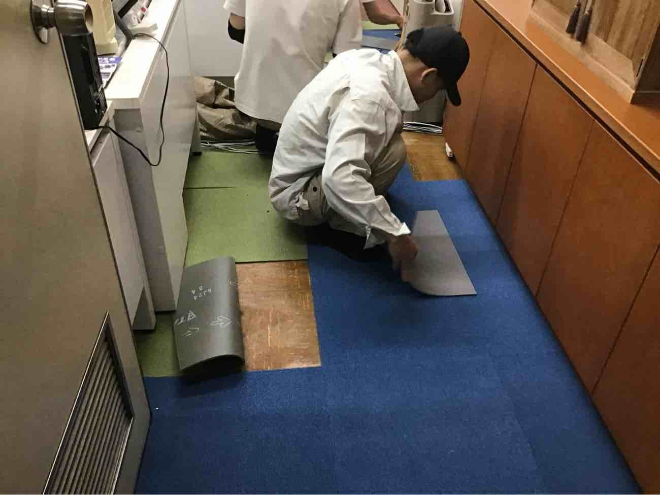 藤沢市南区の稼働中事務所にて、タイルカーペット張替工事を行いました。(TAJIMA製タイルカーペット481-283)【秀和建工】