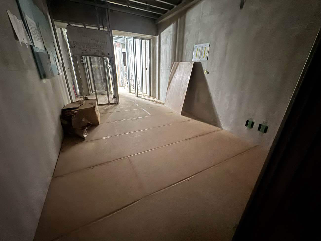 神奈川県平塚市にて、新築マンションの置床工事を行いました。（乾式二重床）【秀和建工】