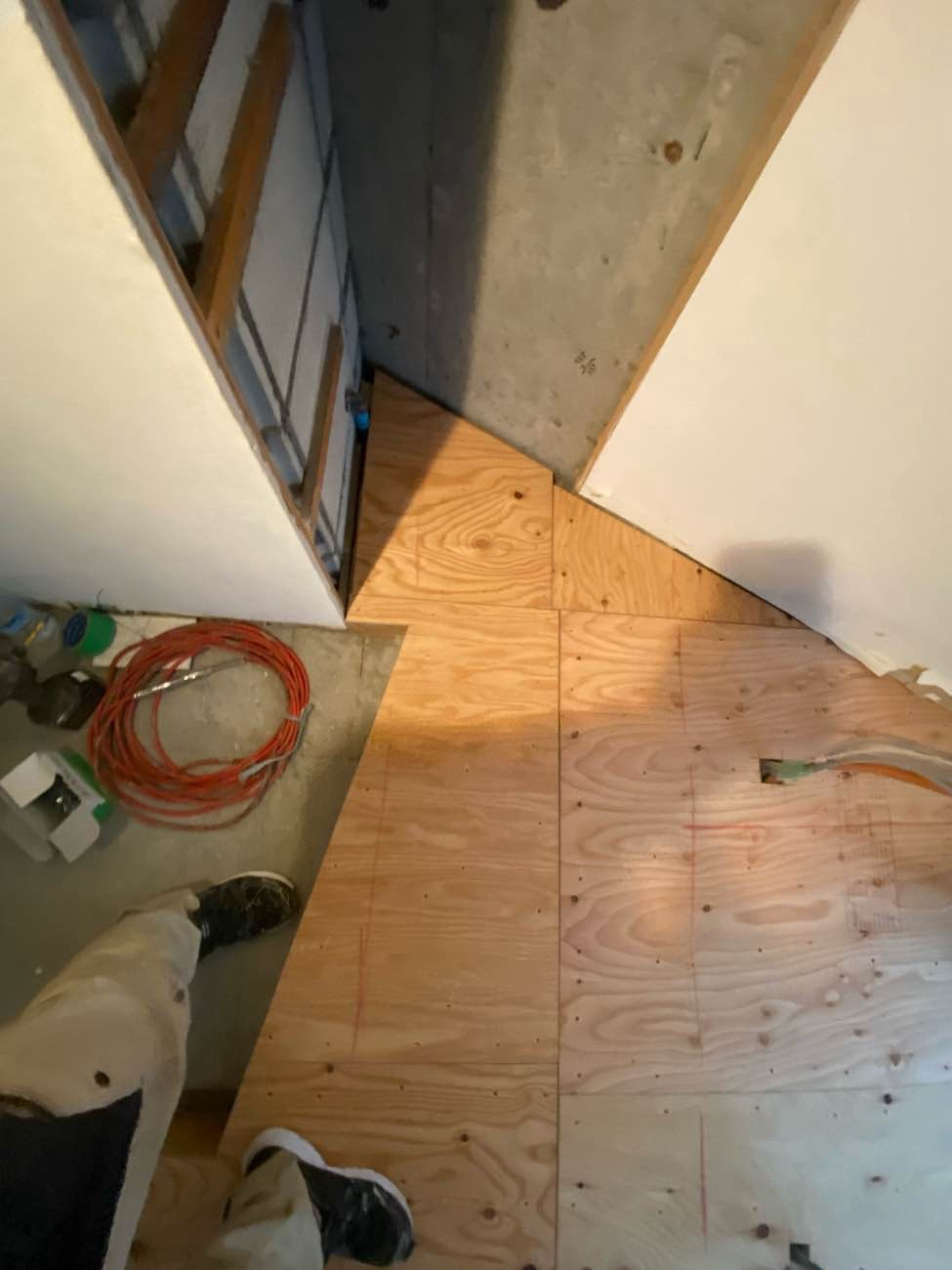 東京都目黒区のマンションにて、1day置床工事を行いました。（乾式二重床）【秀和建工】