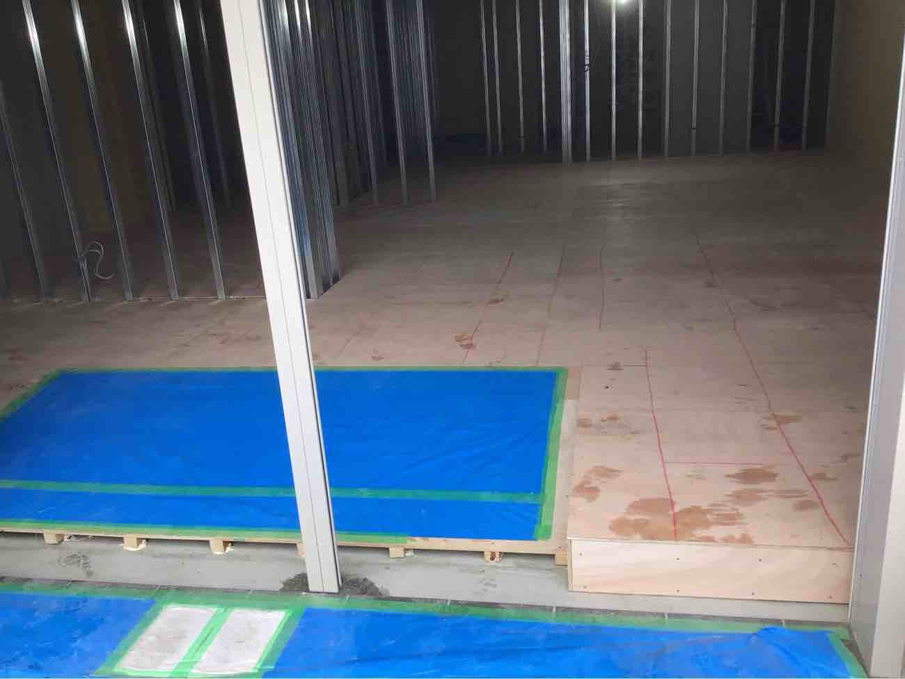 埼玉県川口市の店舗にて、1day置床工事を行いました。（乾式二重床）【秀和建工】