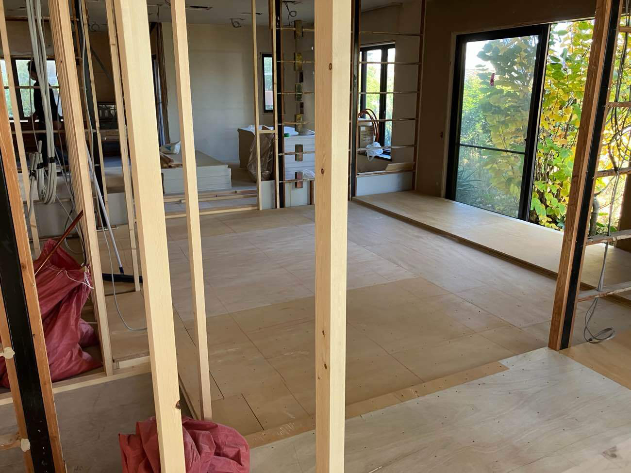 横浜市西区のオフィスにて、置床工事を行いました。（乾式二重床）【秀和建工】