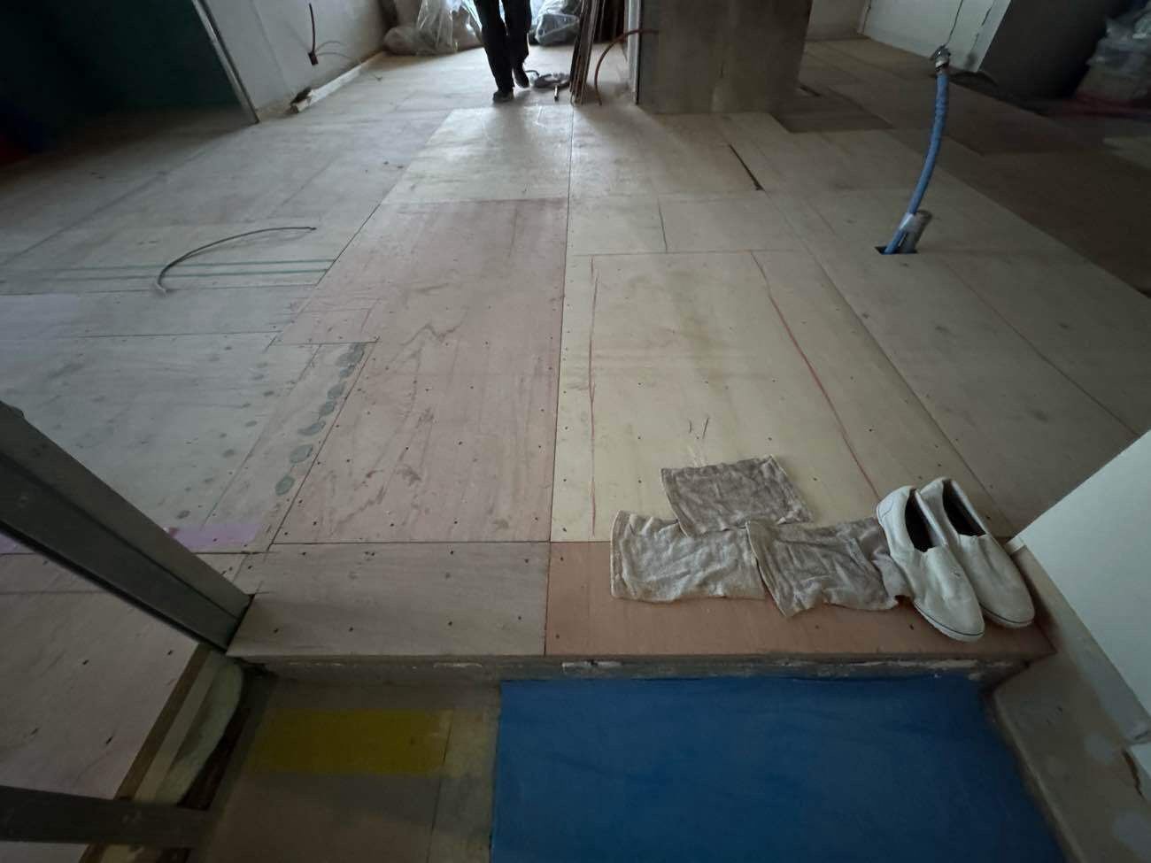 東京都品川区のマンションにて、改修工事に伴い置床工事を行いました。（乾式二重床）【秀和建工】