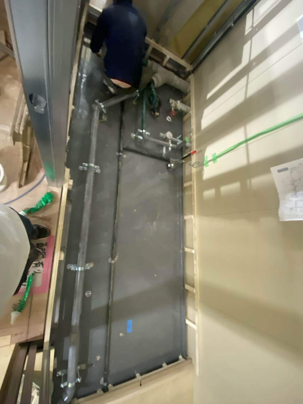 東京都中央区のクリニックにて、置床工事を行いました。（乾式二重床）【秀和建工】