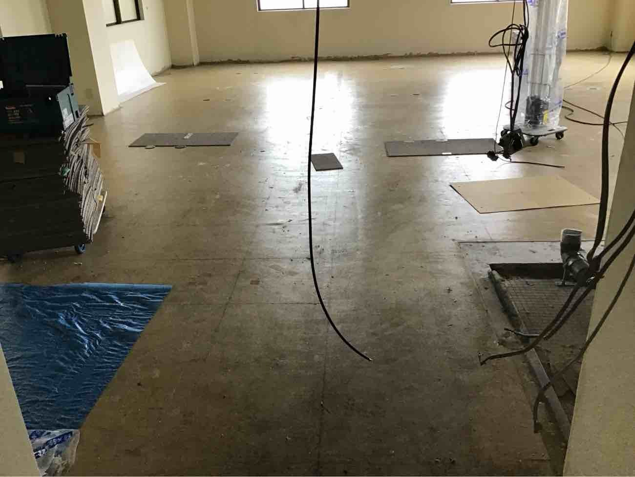 東京都文京区のオフィスにて、置床工事を行いました。（乾式二重床）【秀和建工】