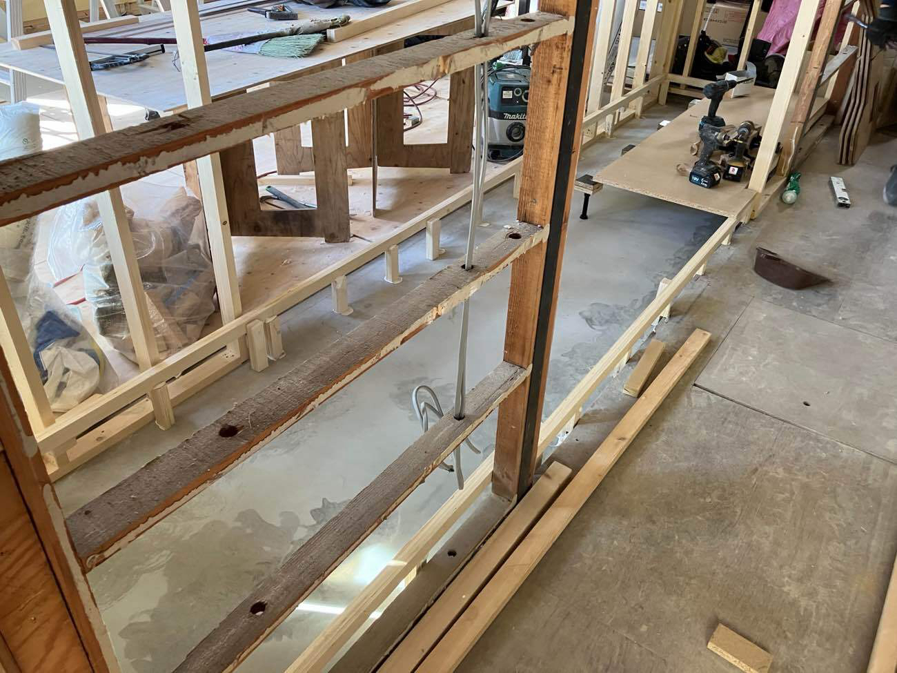 横浜市西区のオフィスにて、置床工事を行いました。（乾式二重床）【秀和建工】