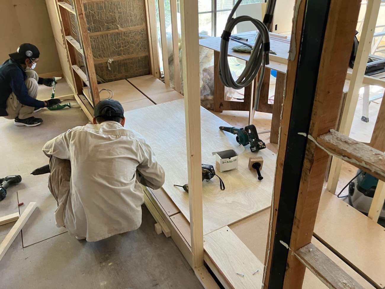 横浜市西区のオフィスにて、置床工事を行いました。（乾式二重床）【秀和建工】