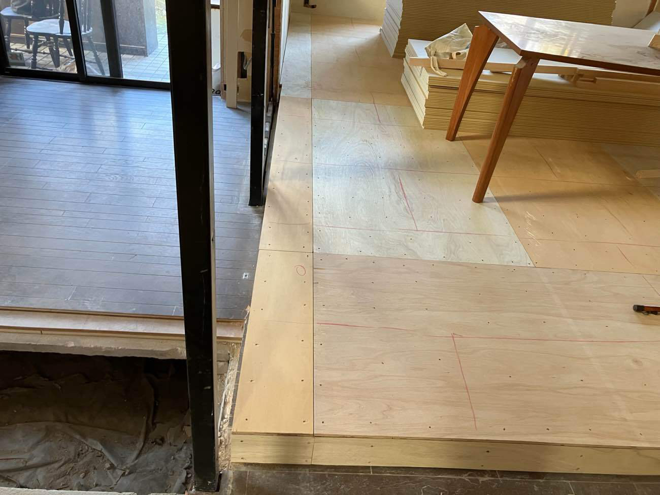 横浜市西区のオフィスにて、置床工事を行いました。（乾式二重床）【秀和建工】