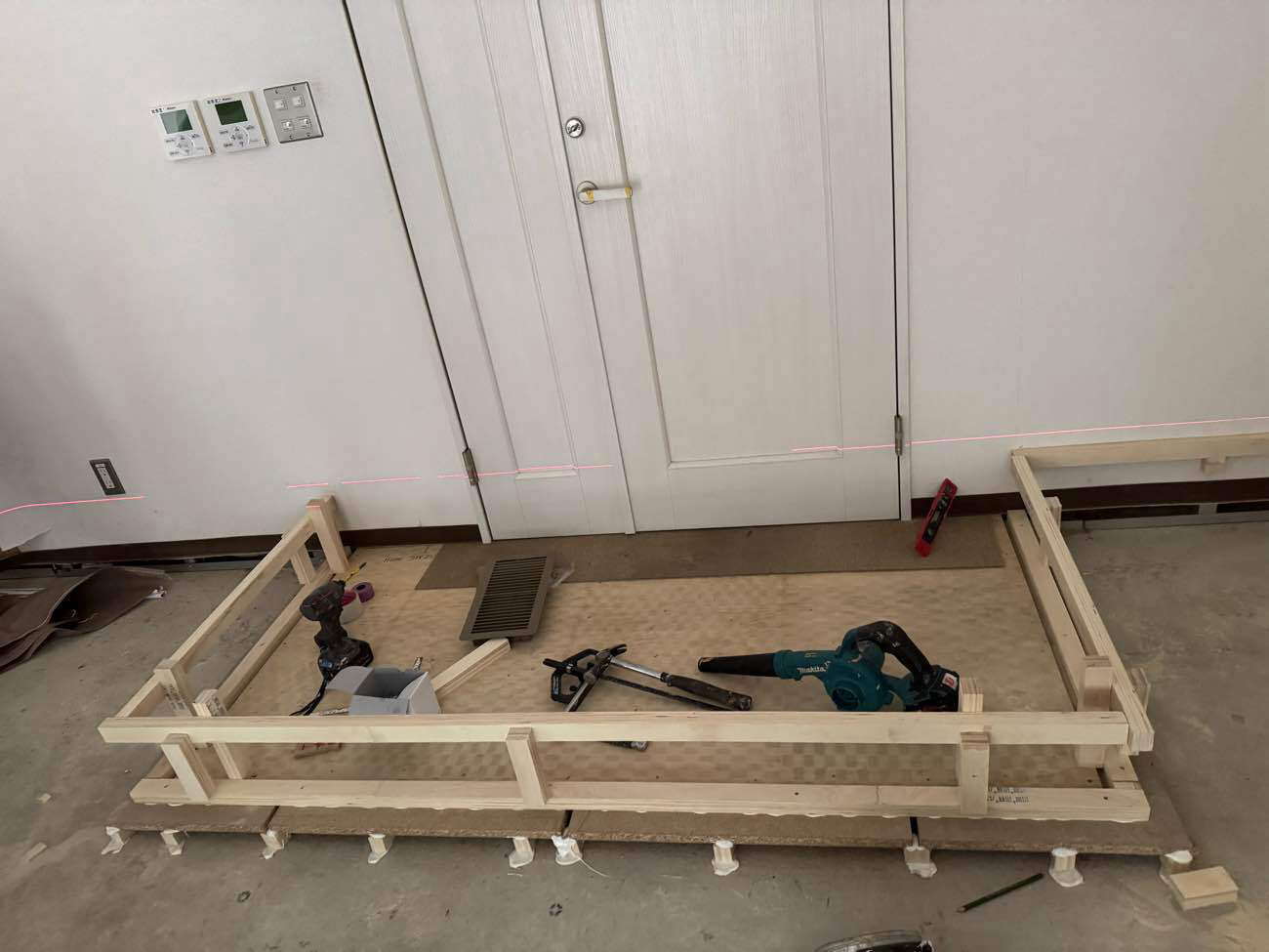 横浜市戸塚区の福祉施設にて、1day置床工事を行いました。（乾式二重床）【秀和建工】