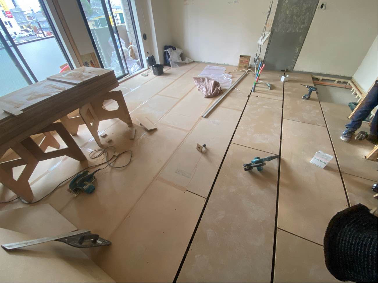 相模原市緑区のマンションにて、1day置床工事を行いました。（乾式二重床）【秀和建工】