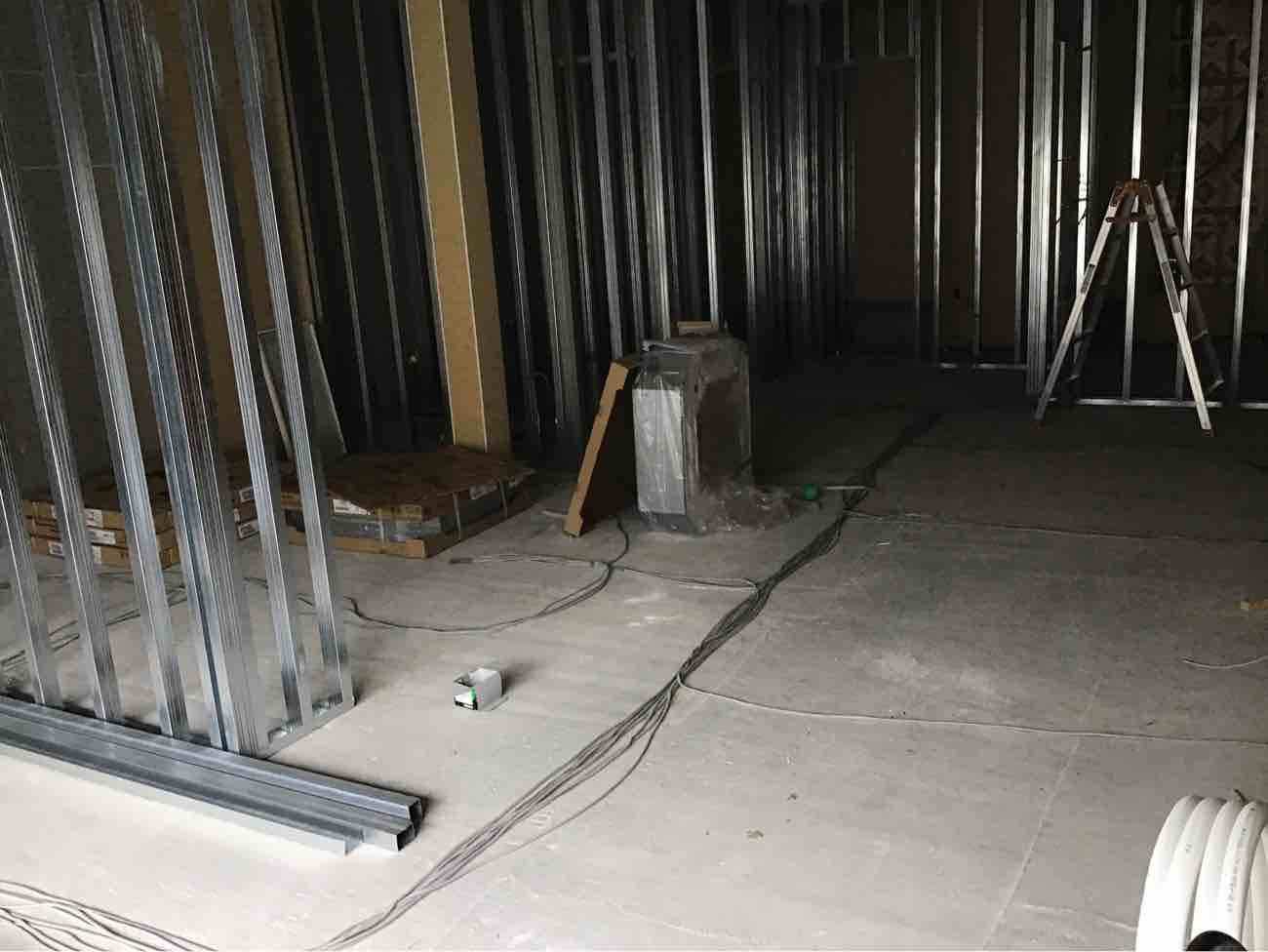 埼玉県川口市の店舗にて、1day置床工事を行いました。（乾式二重床）【秀和建工】