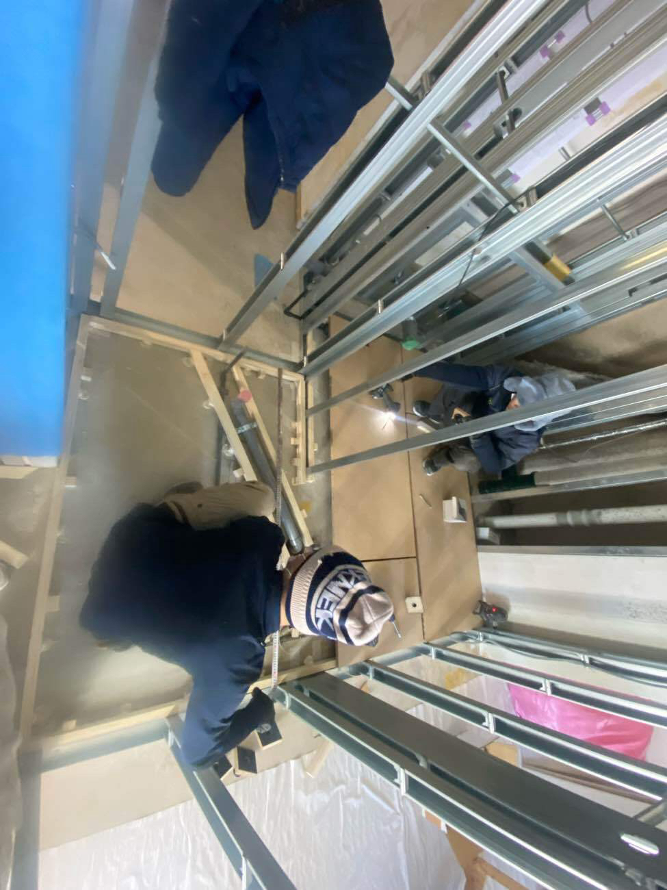 東京都文京区のオフィスにて、置床工事を行いました。（乾式二重床）【秀和建工】