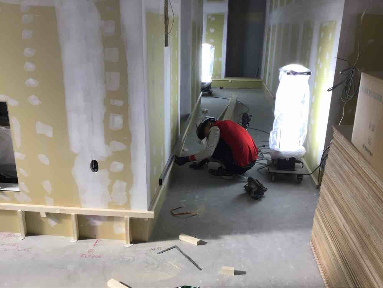 神奈川県平塚市の工場にて、置床工事を行いました。（万協フロアー、乾式二重床）【秀和建工】