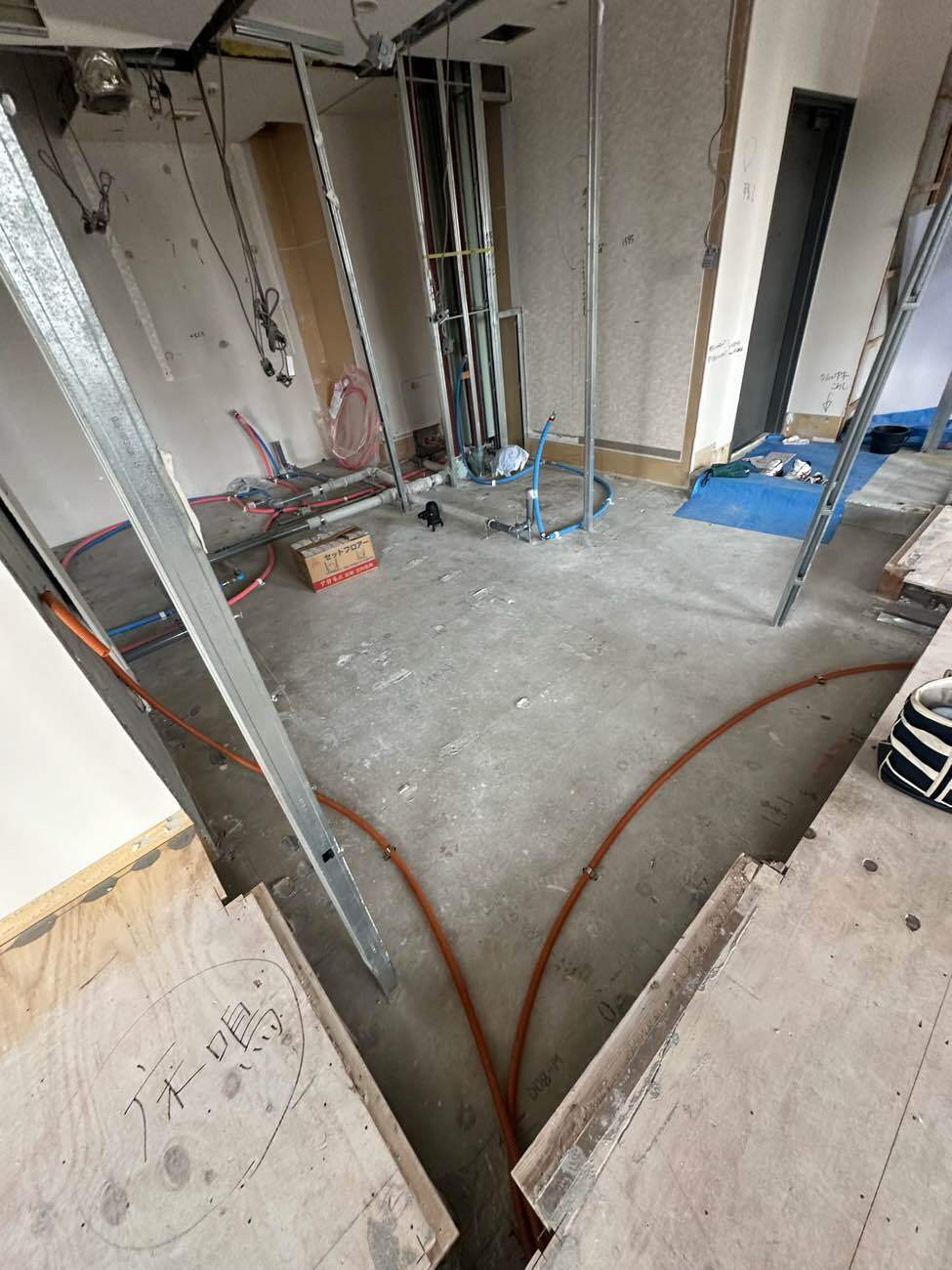 東京都品川区のマンションにて、改修工事に伴い置床工事を行いました。（乾式二重床）【秀和建工】