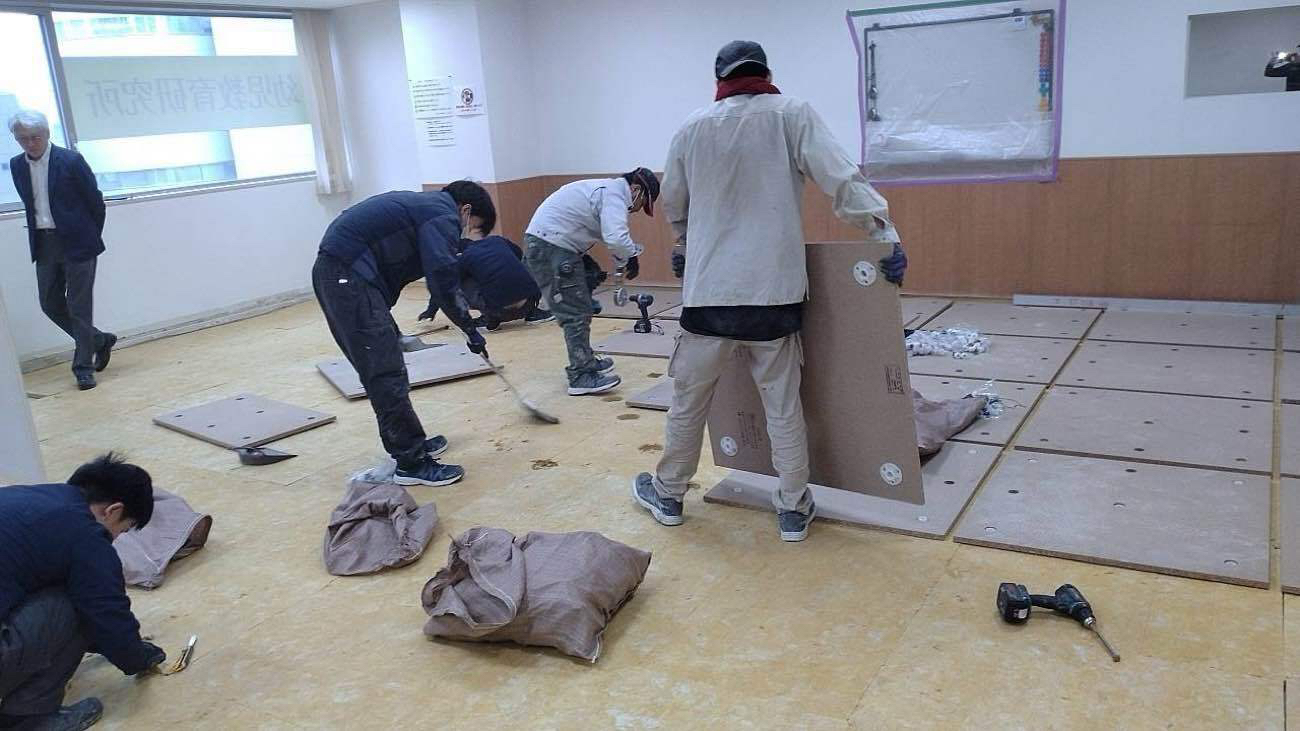 東京都中央区の店舗にて、置床工事を行いました。（エアロビクスフロア）【秀和建工】