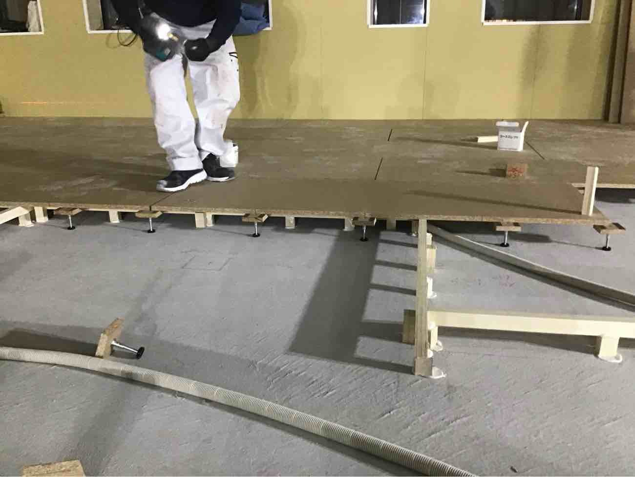 東京都中央区のクリニックにて、置床工事を行いました。（乾式二重床）【秀和建工】