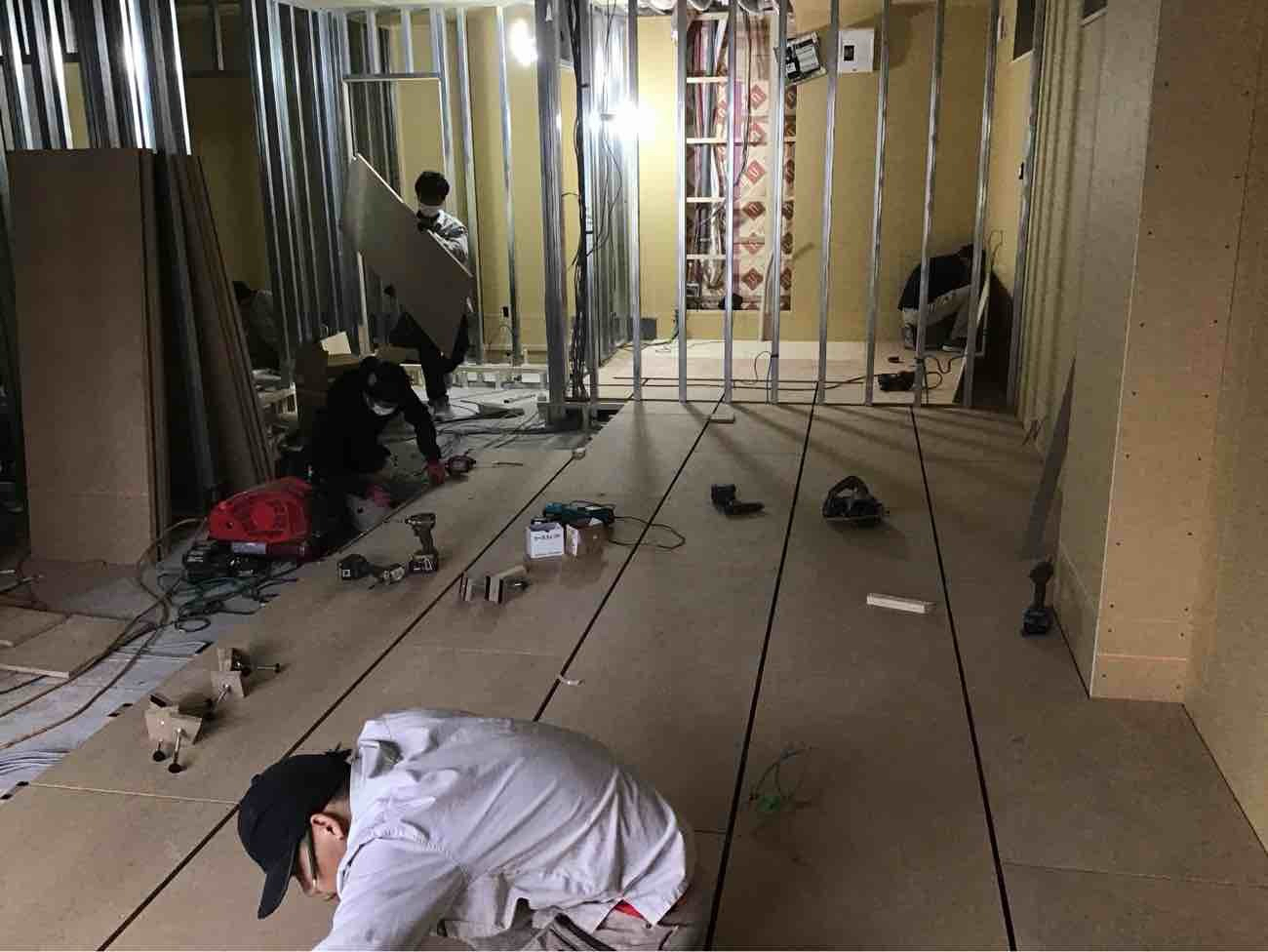 埼玉県川口市の店舗にて、1day置床工事を行いました。（乾式二重床）【秀和建工】