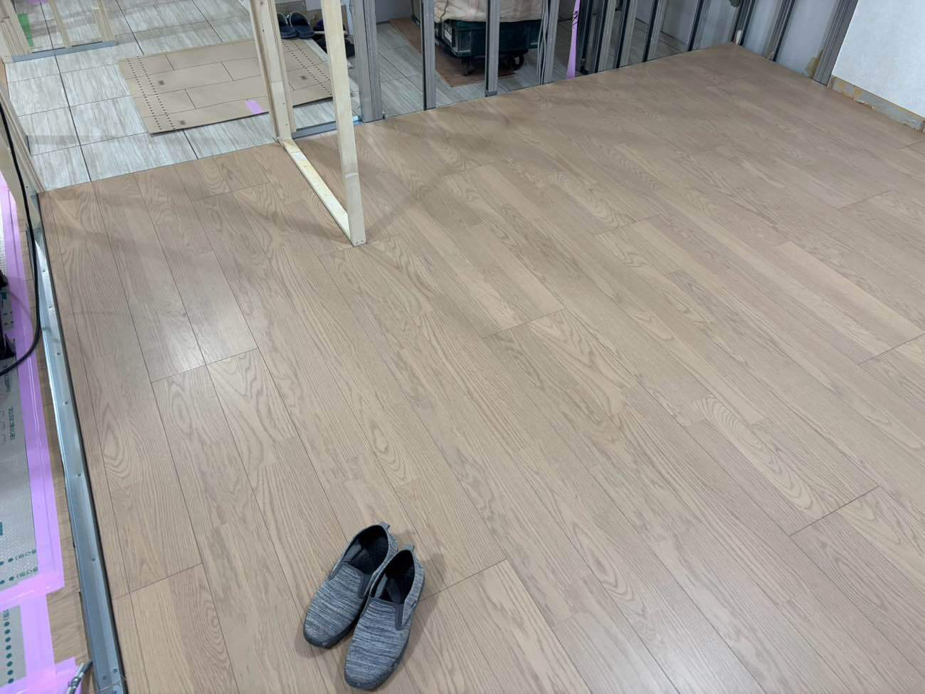 東京都品川区のマンションにて、改修工事に伴い置床工事を行いました。（乾式二重床）【秀和建工】