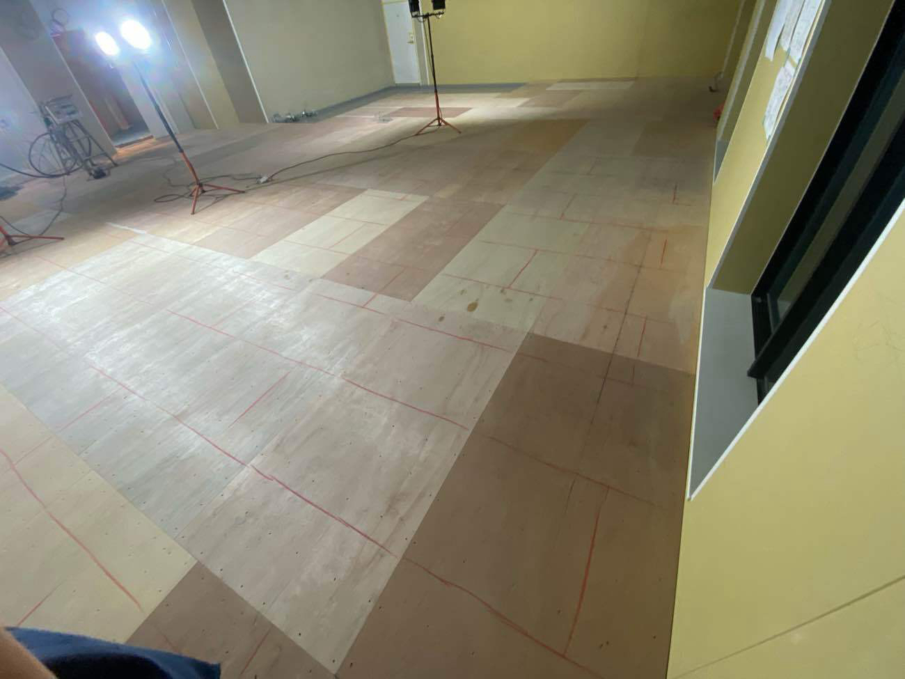 東京都中央区のクリニックにて、置床工事を行いました。（乾式二重床）【秀和建工】