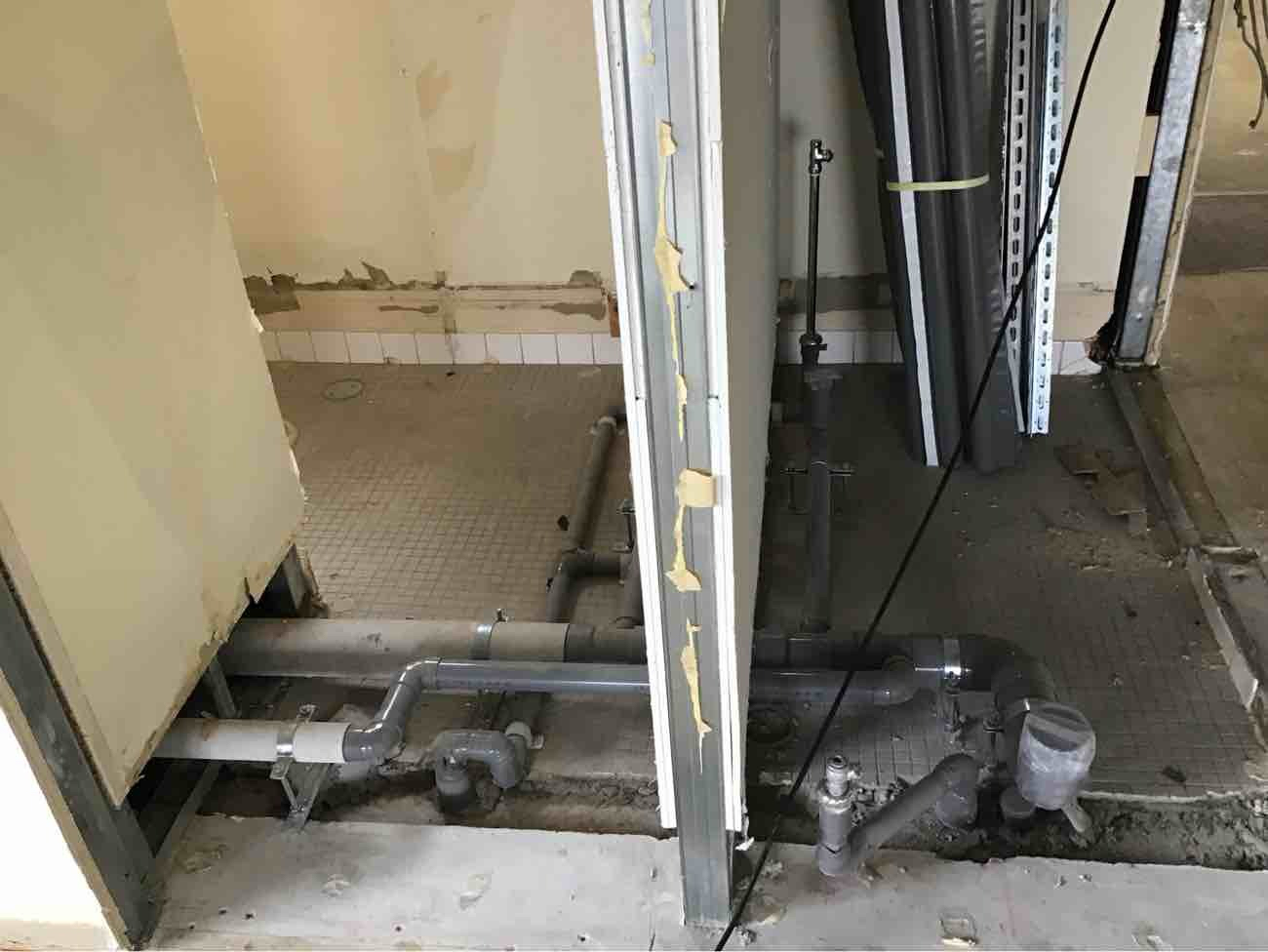 東京都文京区のオフィスにて、置床工事を行いました。（乾式二重床）【秀和建工】