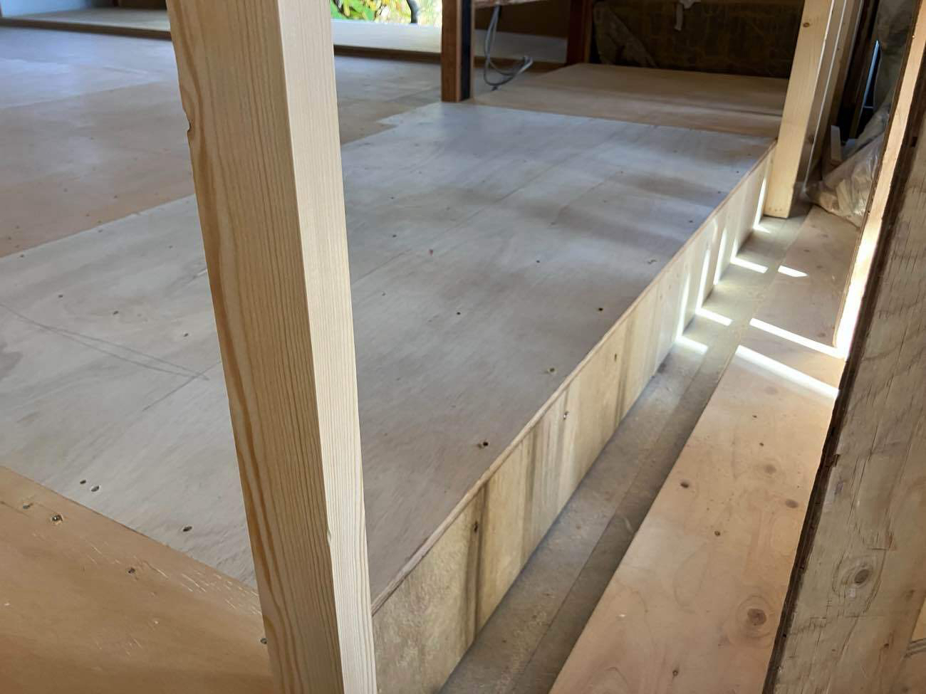 横浜市西区のオフィスにて、置床工事を行いました。（乾式二重床）【秀和建工】