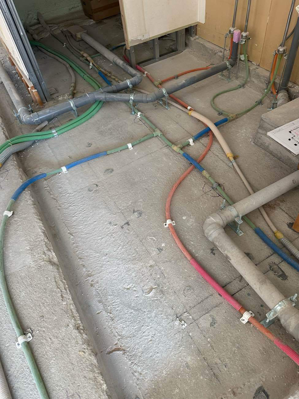 東京都中央区のマンションにて、１day置床工事を行いました。（乾式二重床）【秀和建工】