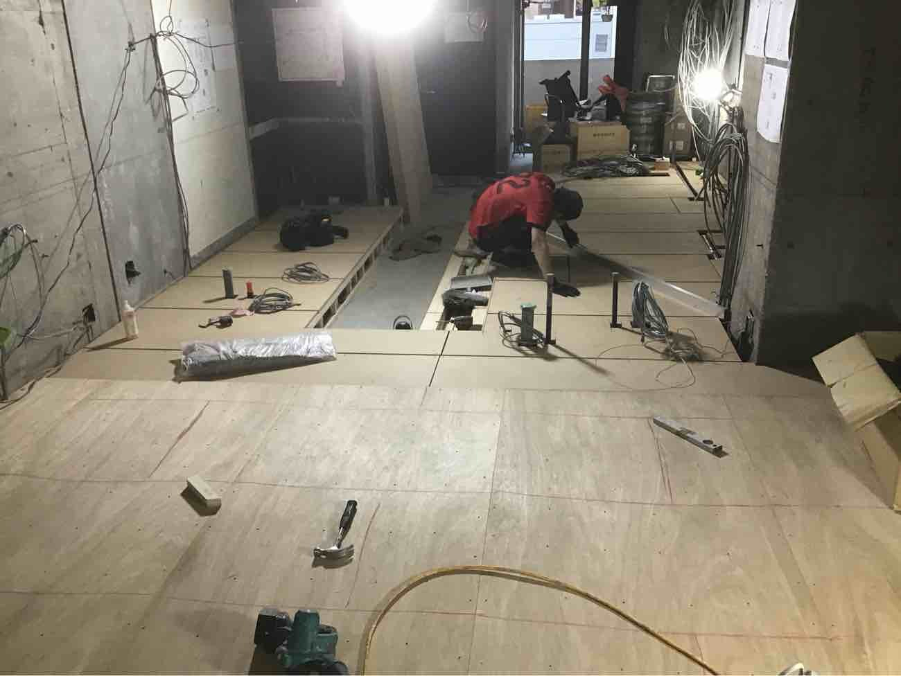 神奈川県藤沢市のクリニックにて、１day置床工事を行いました。（乾式二重床）【秀和建工】